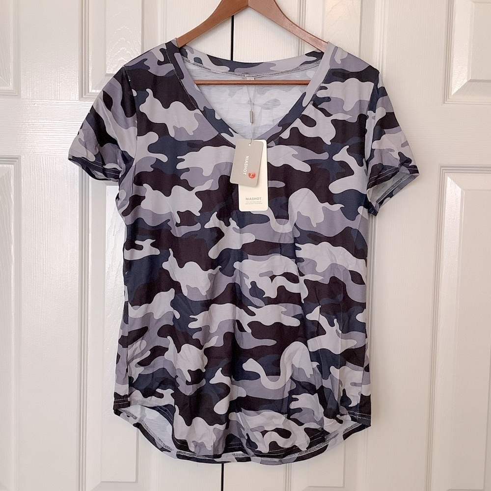 NWT Amazon Niashot Black Gray Camo Tee L V Neck